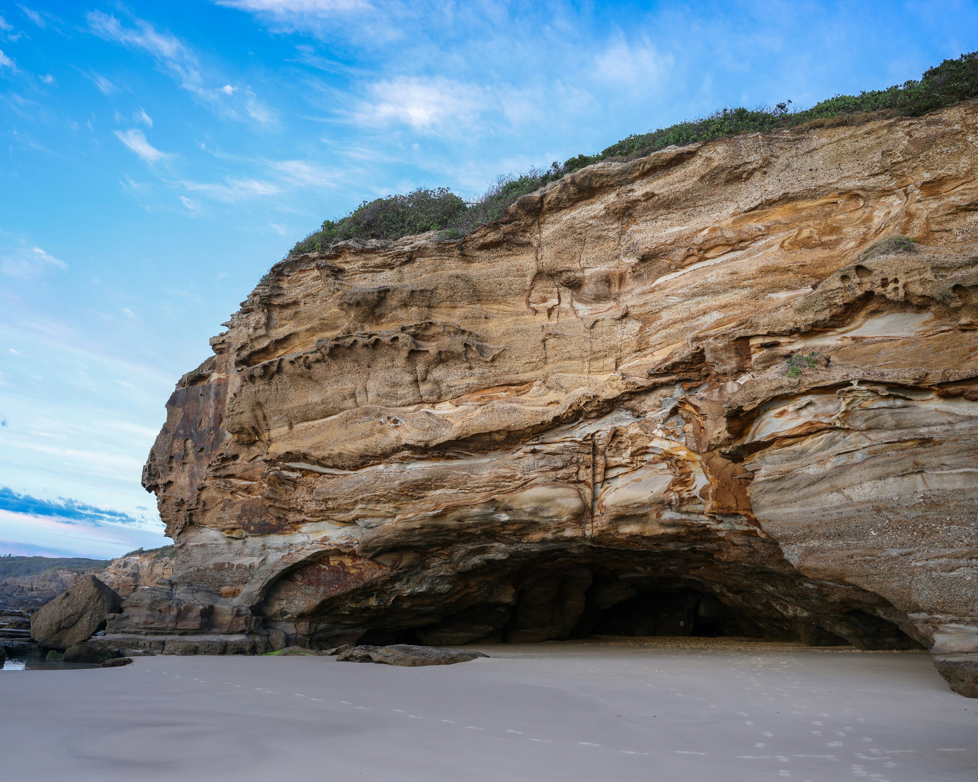Your First Surf Session: What Actually Happens (And What Gear You Really Need) - Flatrock Surf