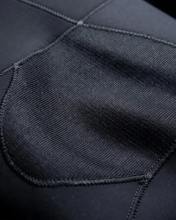 Close-up of the reinforced knee pad and its overlocked edge